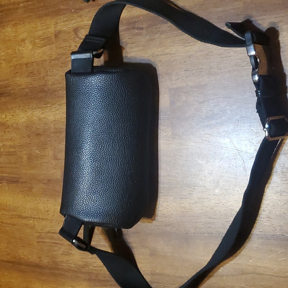 Black Leather Calvin Klein Belt Bag/Cross Body Bag New - Picture 5 of 12